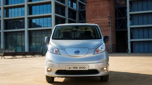 Autotest Nissan e-NV200, de elektrische Nissan NV200. Nissan levert de elektrische auto als bedrijfswagen of personenbus e-NV200 Evalia. Ondernemers komen in aanmerking voor vele subsidies.