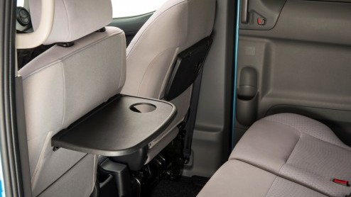 Autotest Nissan e-NV200, de elektrische Nissan NV200. Nissan levert de elektrische auto als bedrijfswagen of personenbus e-NV200 Evalia. Ondernemers komen in aanmerking voor vele subsidies.