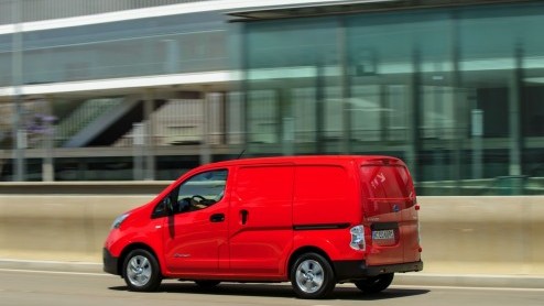Autotest Nissan e-NV200, de elektrische Nissan NV200. Nissan levert de elektrische auto als bedrijfswagen of personenbus e-NV200 Evalia. Ondernemers komen in aanmerking voor vele subsidies.