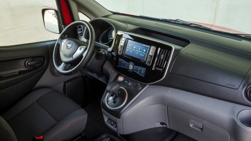Autotest Nissan e-NV200, de elektrische Nissan NV200. Nissan levert de elektrische auto als bedrijfswagen of personenbus e-NV200 Evalia. Ondernemers komen in aanmerking voor vele subsidies.