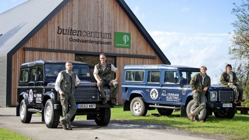 Staatbosbeheer duikt in de herfstvakantie de bossen in met twee prototypes van de elektrische Land Rover Defender. Bezoekers kunnen tijdens de proef meerijden met een boswachter.