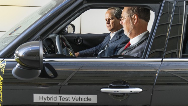 Mini geeft meer informatie over de nieuwe Countryman. Die krijgt in ieder geval een plug-in hybride versie, maar volledig elektrisch rijden is wel mogelijk.