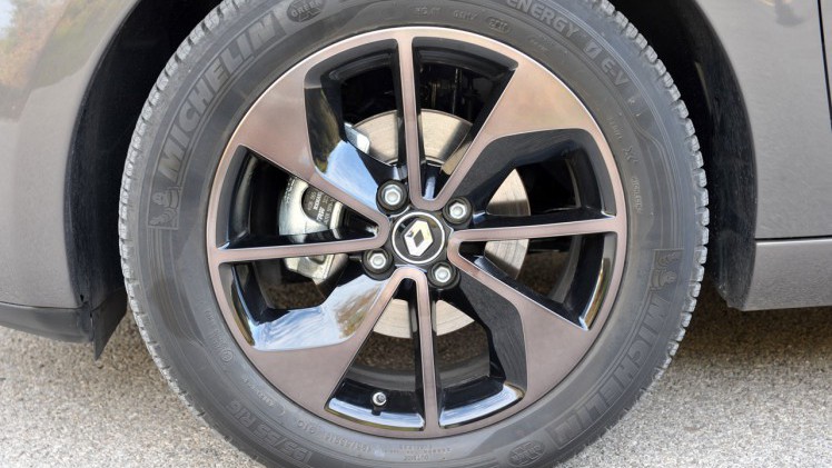 Autovandaag reed in Portugal met de Renault Zoe Z.E.40 met grotere batterij.