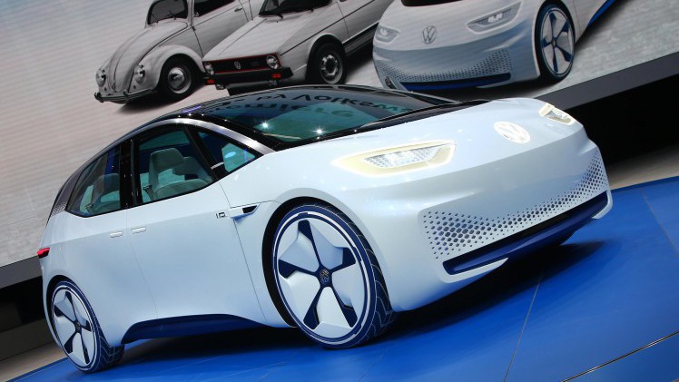 Volkswagen introduceert I.D. Concept op Autosalon Parijs 2016, een volledig elektrische Volkswagen met 600 kilometer actieradius en zelfrijdende functie vanaf 2025;