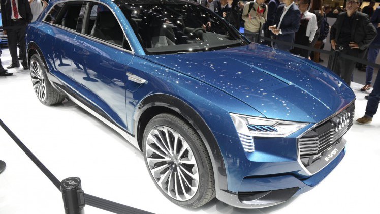 Audi maakt binnen tien jaar elk model minimaal hybride en introduceert daarnaast h-tron waterstoftechniek, elektrische turbo's, g-tron aardgas en draadloos laden.