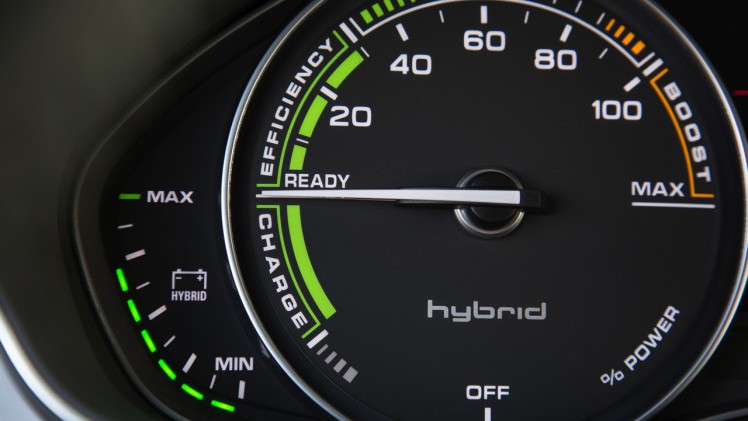 Audi maakt binnen tien jaar elk model minimaal hybride en introduceert daarnaast h-tron waterstoftechniek, elektrische turbo's, g-tron aardgas en draadloos laden.