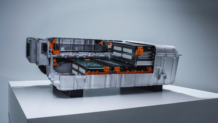 Audi maakt binnen tien jaar elk model minimaal hybride en introduceert daarnaast h-tron waterstoftechniek, elektrische turbo's, g-tron aardgas en draadloos laden.