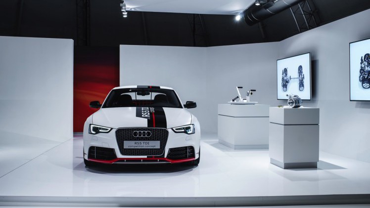 Audi maakt binnen tien jaar elk model minimaal hybride en introduceert daarnaast h-tron waterstoftechniek, elektrische turbo's, g-tron aardgas en draadloos laden.