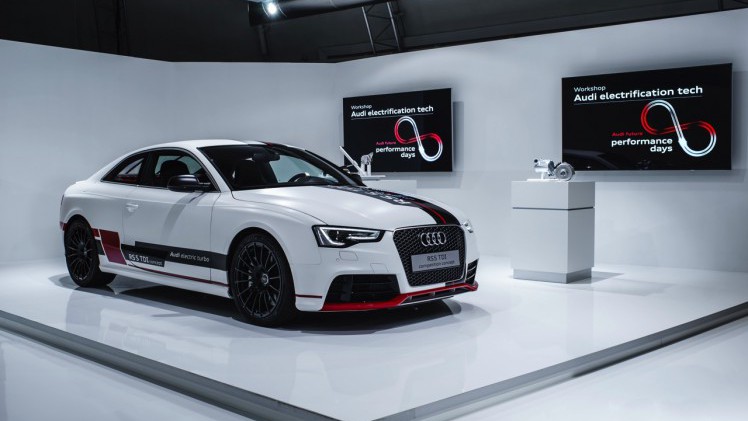 Audi maakt binnen tien jaar elk model minimaal hybride en introduceert daarnaast h-tron waterstoftechniek, elektrische turbo's, g-tron aardgas en draadloos laden.