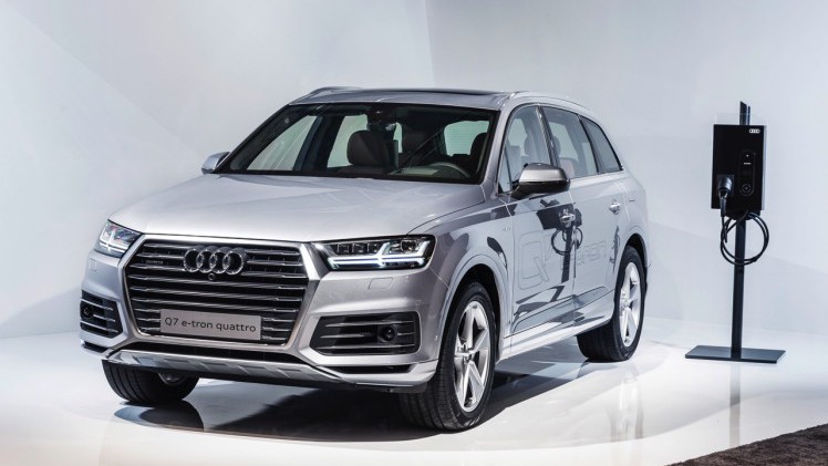 Audi maakt binnen tien jaar elk model minimaal hybride en introduceert daarnaast h-tron waterstoftechniek, elektrische turbo's, g-tron aardgas en draadloos laden.