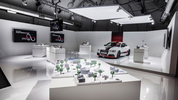 Audi maakt binnen tien jaar elk model minimaal hybride en introduceert daarnaast h-tron waterstoftechniek, elektrische turbo's, g-tron aardgas en draadloos laden.