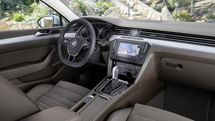 In de Car of the Year-verkiezing mag de Volkswagen Passat zich Auto van het Jaar 2015 noemen.