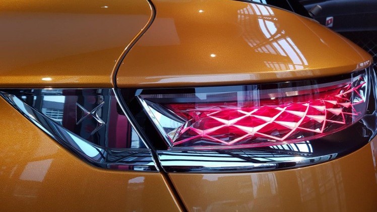 DS lanceert in februari de nieuwe DS 7 Crossback. De prijzen zijn inmiddels bekend en de eigen dealerorganisatie wordt uitgerold.