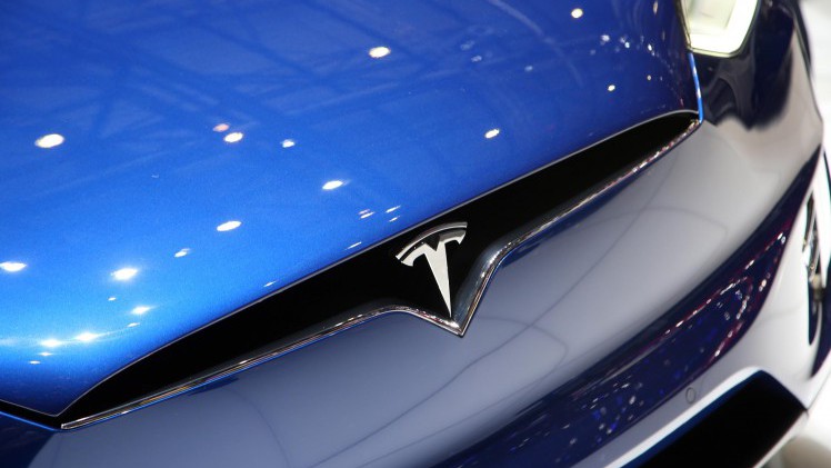 Prijzen, uitvoeringen en opties Tesla Model X bekend. De nieuwe Model X is er vanaf 94.500 euro voor de Model X 70D en als Model X 90D voor 111.200 euro.