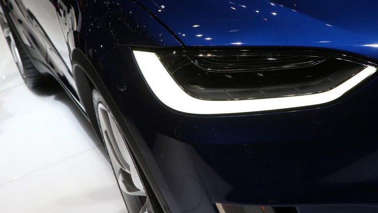 Prijzen, uitvoeringen en opties Tesla Model X bekend. De nieuwe Model X is er vanaf 94.500 euro voor de Model X 70D en als Model X 90D voor 111.200 euro.