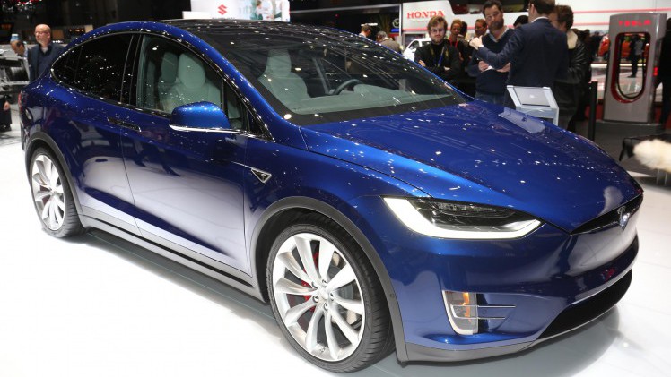 Prijzen, uitvoeringen en opties Tesla Model X bekend. De nieuwe Model X is er vanaf 94.500 euro voor de Model X 70D en als Model X 90D voor 111.200 euro.
