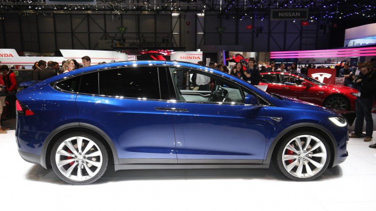 Prijzen, uitvoeringen en opties Tesla Model X bekend. De nieuwe Model X is er vanaf 94.500 euro voor de Model X 70D en als Model X 90D voor 111.200 euro.