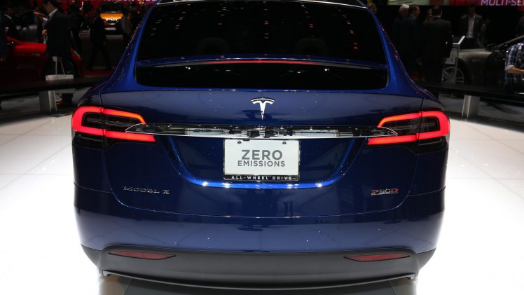 Prijzen, uitvoeringen en opties Tesla Model X bekend. De nieuwe Model X is er vanaf 94.500 euro voor de Model X 70D en als Model X 90D voor 111.200 euro.