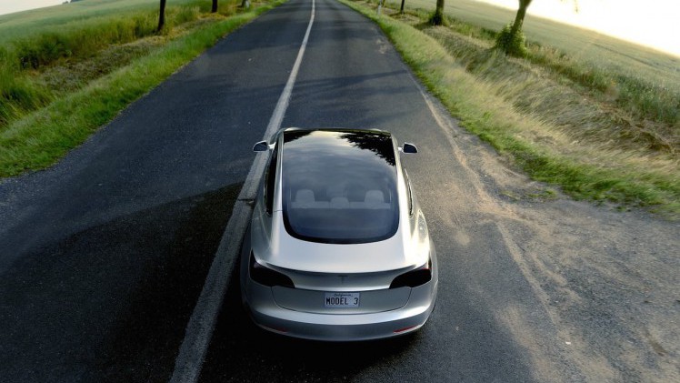 Eerste foto's en details Tesla Model 3, de volledig elektrische Tesla met een betaalbare prijs van 35.000 dollar.