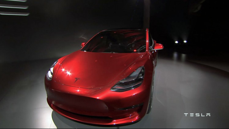 Eerste foto's en details Tesla Model 3, de volledig elektrische Tesla met een betaalbare prijs van 35.000 dollar.