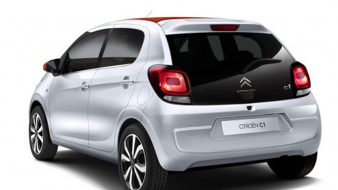 En daar is de tweede telg van de drieling. Na de Peugeot 108 volgt nu de nieuwe Citron C1. Nu is het nog wachten op meer info over de nieuwe Toyota Aygo die het drietal compleet maakt.