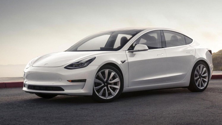 Het lijkt erop dat de productie van de Tesla Model 3 nu eindelijk op gang begint te komen.