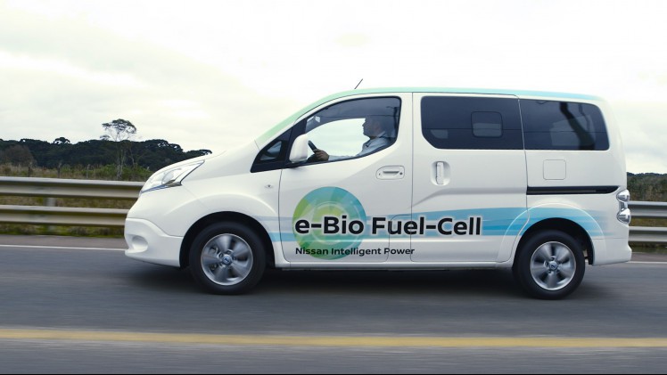 Nissan e-NV200 brandstofcelauto tankt bio-ethanol in Zuid-Amerika. Deze e-Bio Fuel-Cell prototype heeft een actieradius van 600 kilometer.