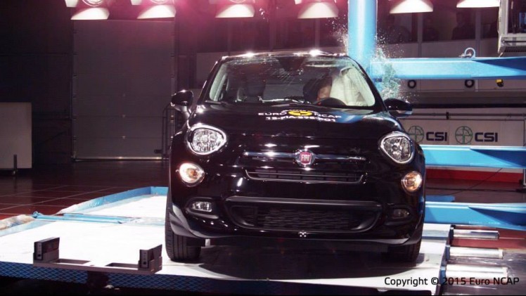 EuroNCAP crashtests in 2015 uitgevoerd met de Renault Espace, Fiat 500X, Mazda2 en Suzuki Vitara.