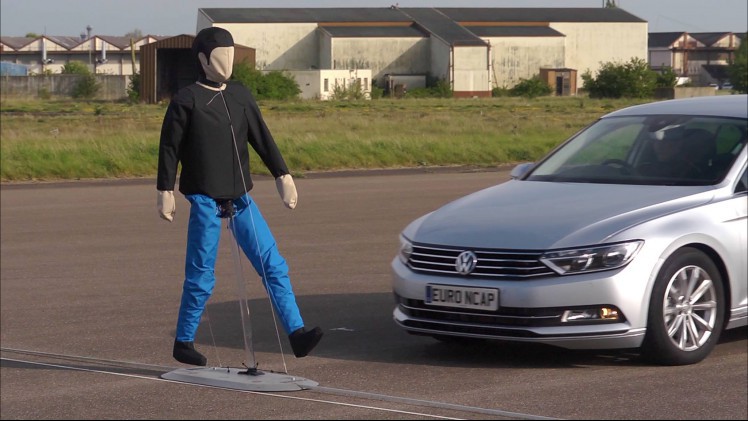 Het botsproefinstituut EuroNCAP gaat vanaf 2016 voetgangersdetectie opnemen in de crashtest van nieuwe auto's.