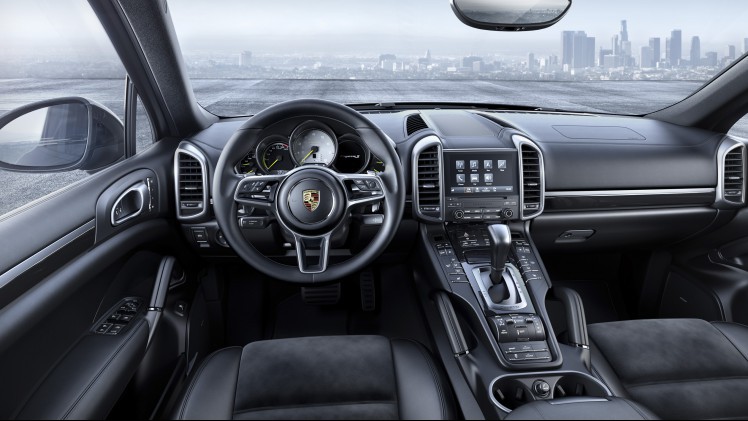 Met de Cayenne Platinum Edition brengt Porsche een smaakvolle en exclusieve uitvoering van de Cayenne op de markt. Hij is vanaf juni verkrijgbaar als diesel of plug-in hybride.