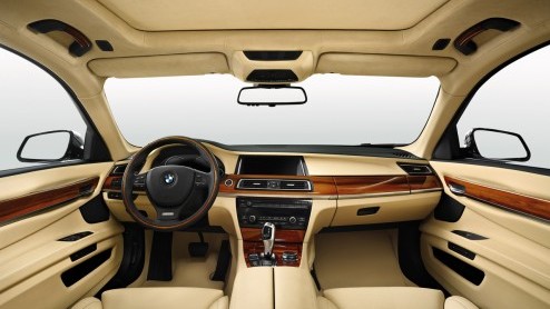 BMW Individual Collection en BMW Individual Manufaktur al 20 jaar in het leven geroepen voor veeleisende klanten. Laatste creatie is een 760Li Sterling by Robbe&Berking.