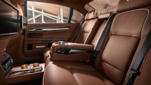 BMW Individual Collection en BMW Individual Manufaktur al 20 jaar in het leven geroepen voor veeleisende klanten. Laatste creatie is een 760Li Sterling by Robbe&Berking.