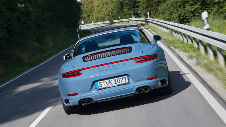 Porsche presenteert 911 Targa 4S Exclusive Design Edition met exclusieve details en een uniek fotoboek. Het is de liefhebberseditie voor Porsche 911 Targa rijders.
