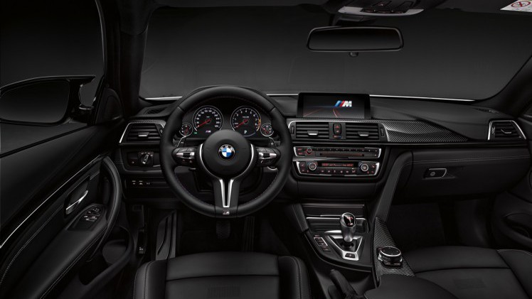 BMW M3 en M4 extra sportief met het nieuwe Competition Package, waarmee de TwinPower Turbo zescilinder 450 pk levert en de carrosserie is verfraaid met Shadow Line en 20 inch M-wielen.