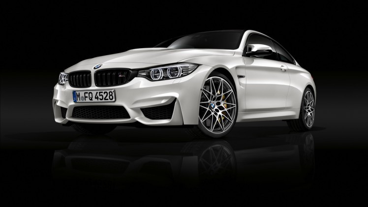 BMW M3 en M4 extra sportief met het nieuwe Competition Package, waarmee de TwinPower Turbo zescilinder 450 pk levert en de carrosserie is verfraaid met Shadow Line en 20 inch M-wielen.