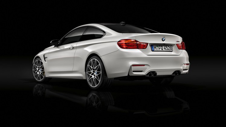 BMW M3 en M4 extra sportief met het nieuwe Competition Package, waarmee de TwinPower Turbo zescilinder 450 pk levert en de carrosserie is verfraaid met Shadow Line en 20 inch M-wielen.