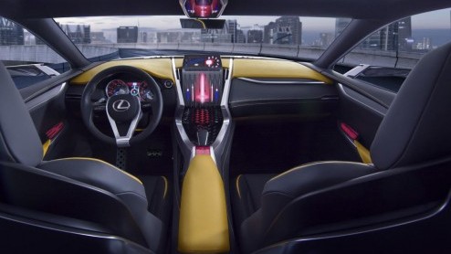 Op het web is een eerste foto opgedoken van de productieversie van de Lexus LF-NX Turbo Concept. Op de Autosalon van Genve wordt de compacte SUV aan het grote publiek getoond.