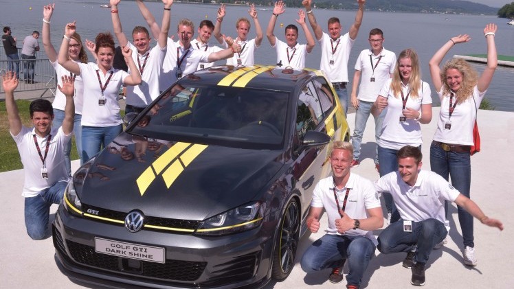 Volkswagen presenteert een aantal extreme conceptcars op Wrthersee. Inmiddels is het ook traditie dat leerling monteurs los mogen gaan op een auto. Dit is het resultaat: de Golf GTI Dark Shine.