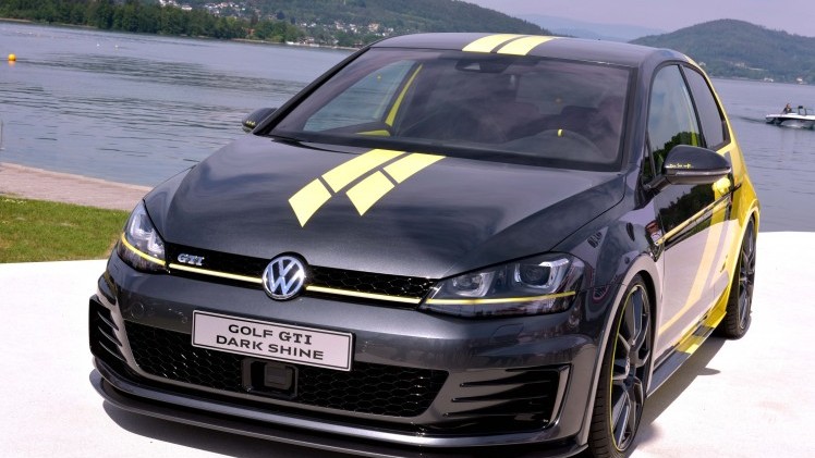 Volkswagen presenteert een aantal extreme conceptcars op Wrthersee. Inmiddels is het ook traditie dat leerling monteurs los mogen gaan op een auto. Dit is het resultaat: de Golf GTI Dark Shine.