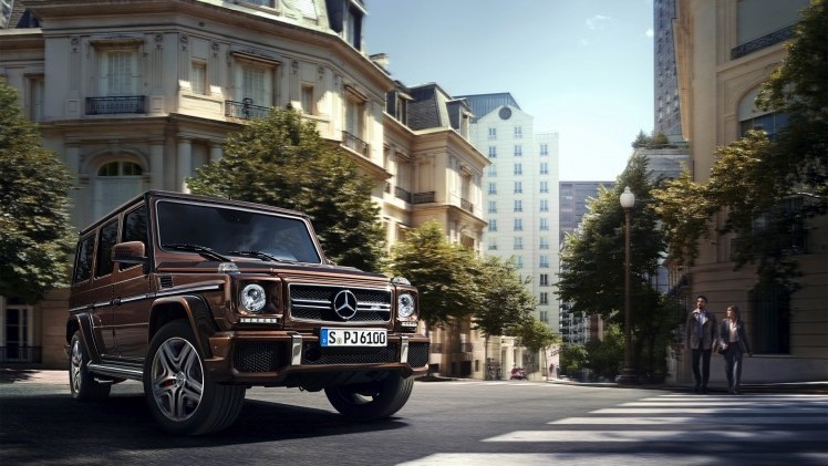 Nieuwe Euro6-motoren zorgen voor iets lagere vanafprijzen voor de Mercedes-Benz G-Klasse. Ook nieuw in de prijslijst is de G500 4x4. De gemiddelde twee-onder-een-kapper kost minder.