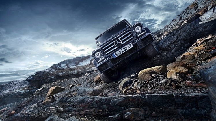 Nieuwe Euro6-motoren zorgen voor iets lagere vanafprijzen voor de Mercedes-Benz G-Klasse. Ook nieuw in de prijslijst is de G500 4x4. De gemiddelde twee-onder-een-kapper kost minder.