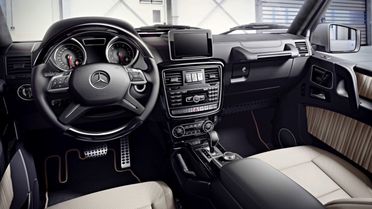 Nieuwe Euro6-motoren zorgen voor iets lagere vanafprijzen voor de Mercedes-Benz G-Klasse. Ook nieuw in de prijslijst is de G500 4x4. De gemiddelde twee-onder-een-kapper kost minder.