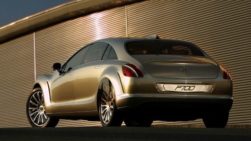 Met een schone lei beginnen, dat moet Mercedes gedacht hebben bij de ontwikkeling van de F700. Het Duitse automerk wilt met deze concept de limousine van de toekomst laten zien. Veel luxe, een hoog co