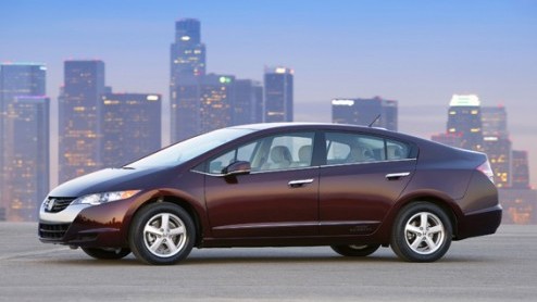 Honda heeft al de Civic IMA hybride in het modelgamma, maar daar moet sinds vandaag de FCX Clarity aan toegevoegd worden. Deze auto werd in Los Angeles onthuld en rijdt op waterstof. Toekomstmuziek bl