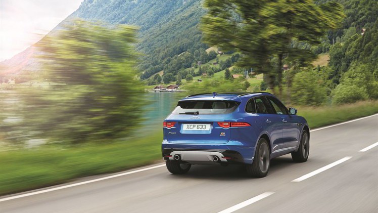 Eerste indruk Jaguar F-PACE tijdens de introductie in Montenegro. AutoVandaag rijdt de eerste kilometers alvorens de SUV in juni bij de dealer staat.