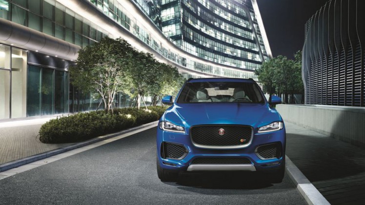 Eerste indruk Jaguar F-PACE tijdens de introductie in Montenegro. AutoVandaag rijdt de eerste kilometers alvorens de SUV in juni bij de dealer staat.