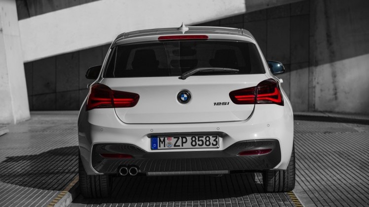 Facelift BMW 1 Serie geeft de auto nieuwe looks en introduceert driecilinder TwinPower Turbo dieselmotoren met 20% bijtelling.
