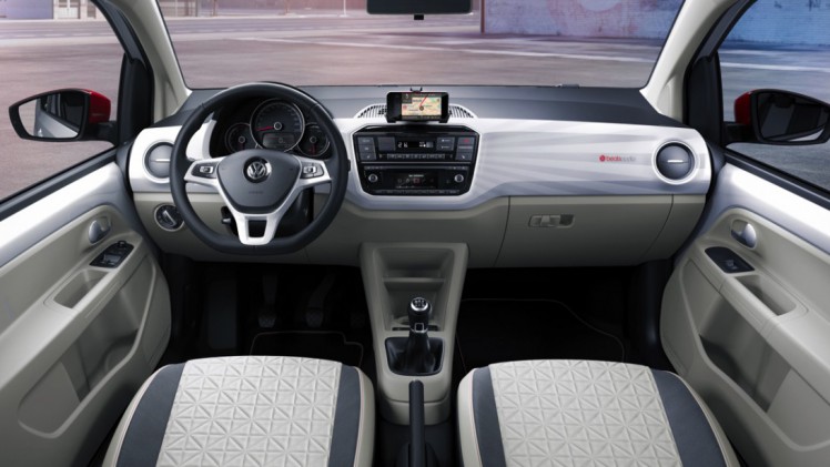 Facelift Volkswagen Up 2016 een feit op Autosalon van Geneve. De populaire kleine Volkswagen krijgt een frisse neus, meer luxe en de 1.0 TSI motor.