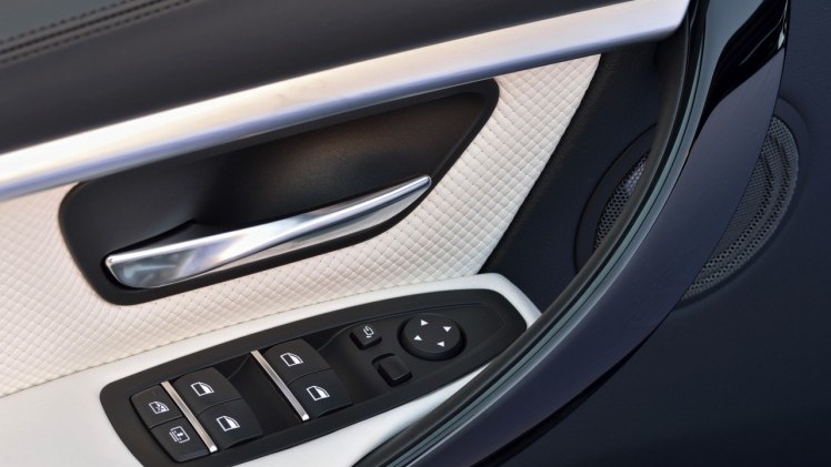 BMW voert 3 Serie LCI facelift door in 2015 en introduceert nieuwe versies met 3 cilinder. Ook verschijnt de 330e in 2016 als plug-in hybride.