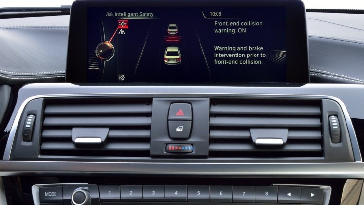 BMW voert 3 Serie LCI facelift door in 2015 en introduceert nieuwe versies met 3 cilinder. Ook verschijnt de 330e in 2016 als plug-in hybride.